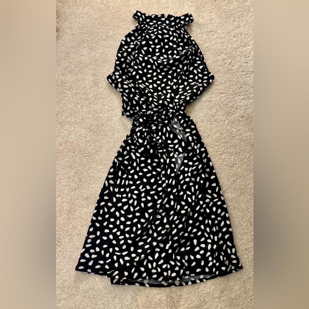 NWOT Mock Neck Sleeveless Dress w/ Tie @ Waist. Polka dot print.